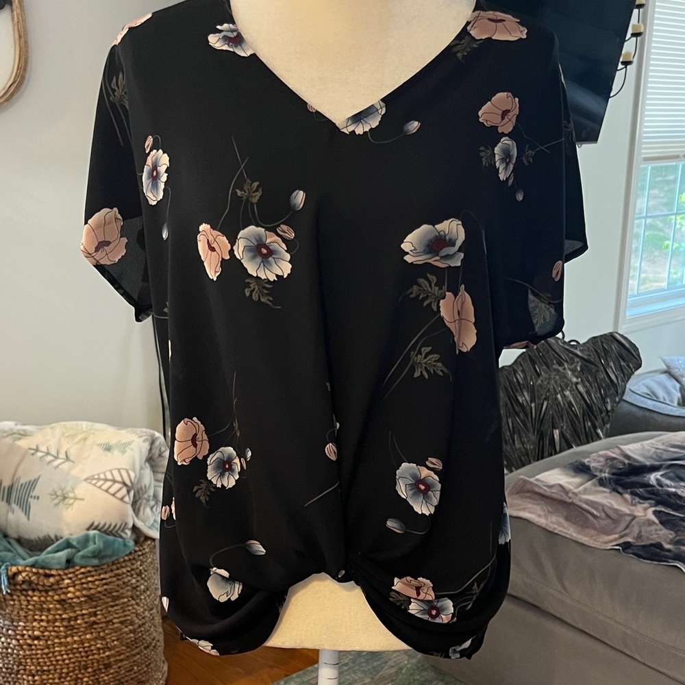 West Kei Black Floral Short Sleeve Top